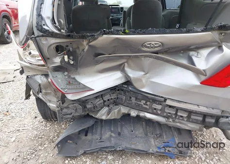 2013 Toyota Sienna Le V6 8 Passenger z USA, uszkodzony, nr VIN 5TDKK3DC5DS348078